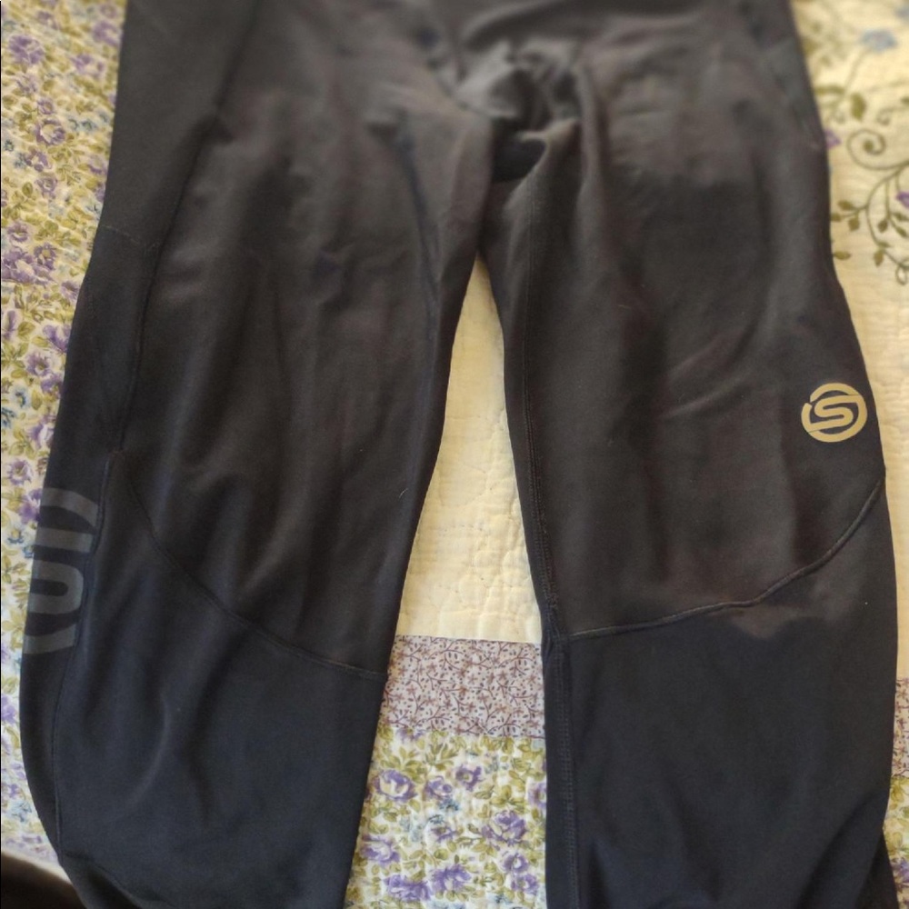 Skins compression leggings